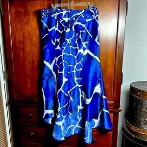 Mermaid style hi lo skirt.